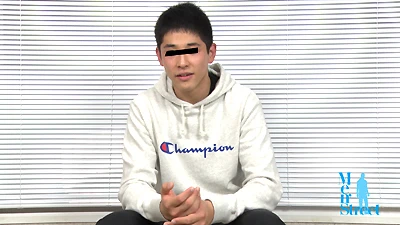 制服を脱いだ18歳の初々しさ!大胆な舌絡みとセルフ顔射で魅せる衝撃デビュー