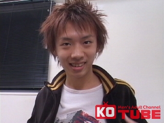 童顔カズヤの大胆変身！個室での濃密プレイとデカチンの秘密