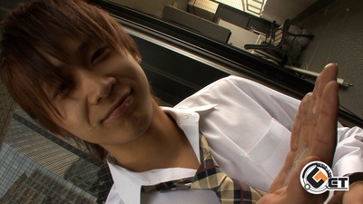 制服ネクタイのセイヤが舌で攻める！ベランダでの刺激的なプレイ